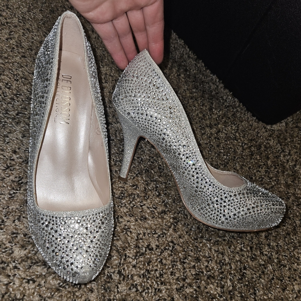 "De Blossom" womens Silver sparkly Bridal heels size 7